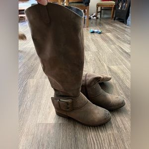 Women’s knee boots